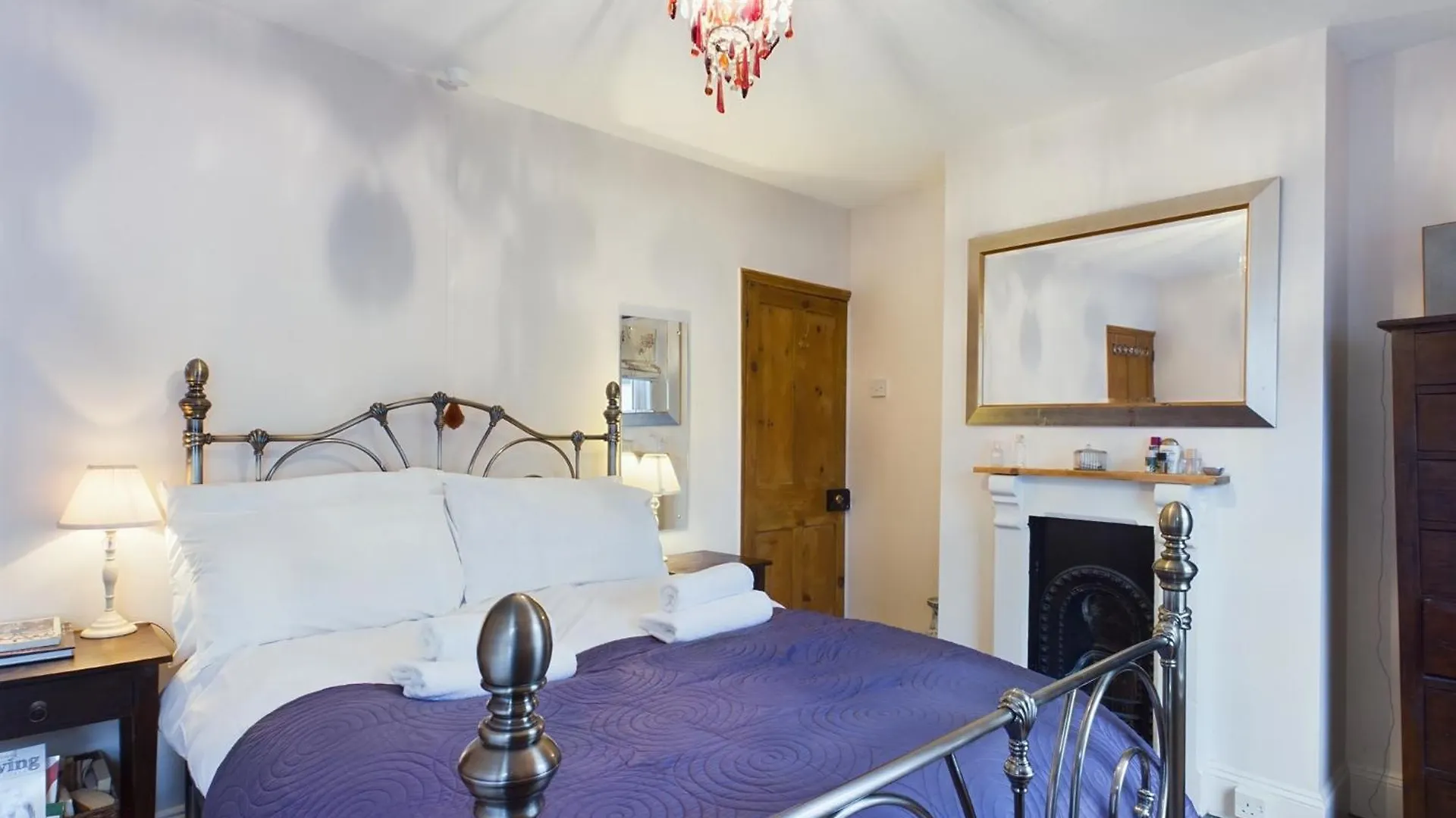 Bliss Nest Two Bed Central Wi-Fi Garden GLOUCESTERSHIRE Holiday home